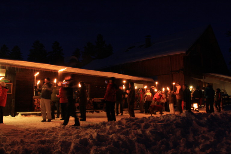 Fackelwanderung zum Almbad Huberspitz - besonders im Winter beliebt für Weihnachtsfeiern oder einen abendlichen Ausflug