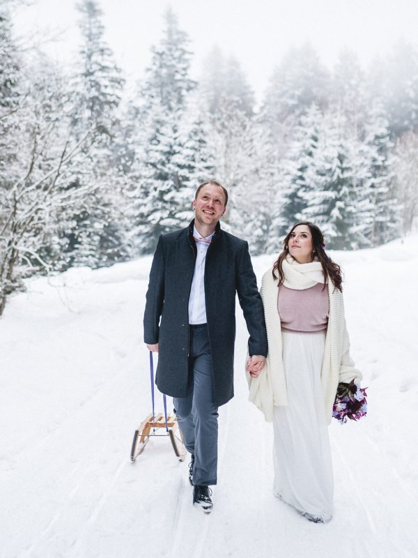 auch-im-winter-beliebt-standesamtliche-trauung-im-berg-standesamt-almbad-huberspitz-foto-denise-stock-fotografie-600x800