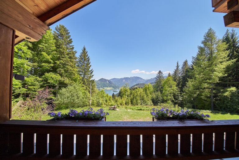 ausblick-vom-balkon-des-almbad-huberspitz-foto-daniel-roos-fotografie-768x517