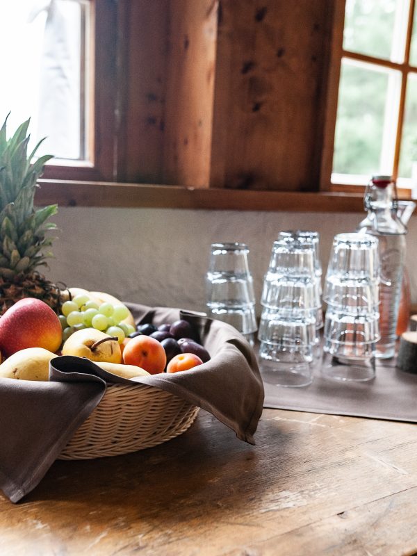 frische-vitamine-fuer-frische-ideen-fuer-firmenkunden-im-almbad-huberspitz-foto-denise-stock-fotografie-600x800