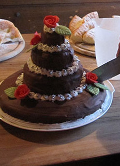 individuelle-hochzeitstorte-im-almbad-huberspitz-foto-almbadde